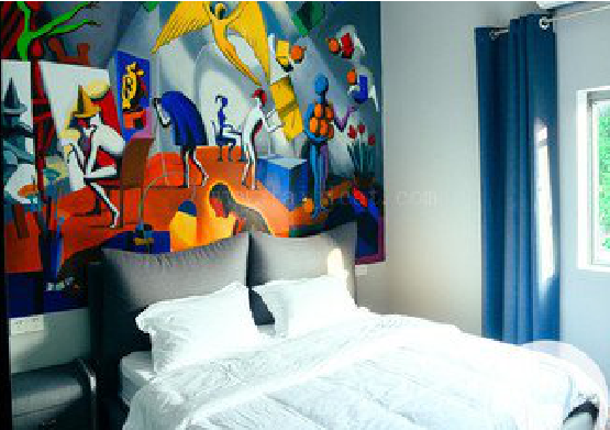 龙州对于酒店的墙体彩绘而言更注重哪些方面？